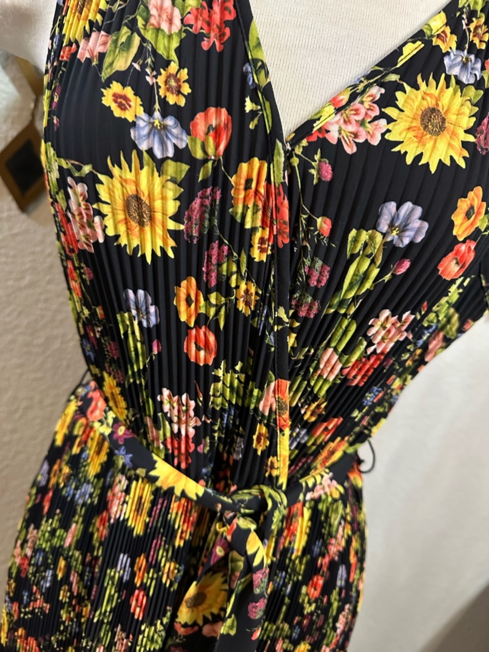 Tahari Black Floral V-Neck Sleeveless Maxi Dress - Picture 3 of 4